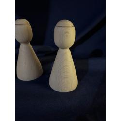 Лялечка-дівчинка з віночком