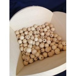 Намистини 13 мм,поліровані і покриті воском 3 тис.шт