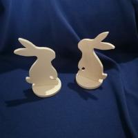 Кролик на підставочці