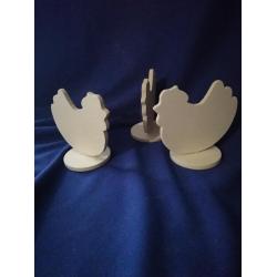 Курочка на підставці