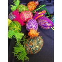 Писанка-підвіска з орнаментом.