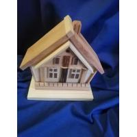 Копілка-хатинка.