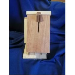 Копілка-хатинка.