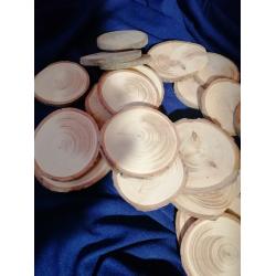 Зріз дерева , діаметром від 70 до 85 мм .